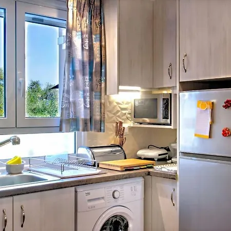 Ferienhaus Bezolot Resort. Karousádes