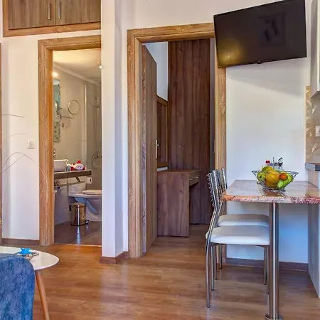 Ferienhaus Bezolot Resort. Karousádes